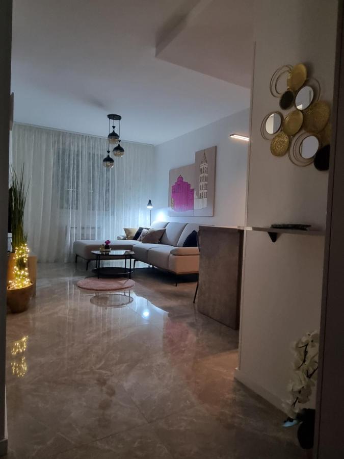 Apartment "50 Shades" With Balcony And Free Parking In The Garage Zadar Exterior photo