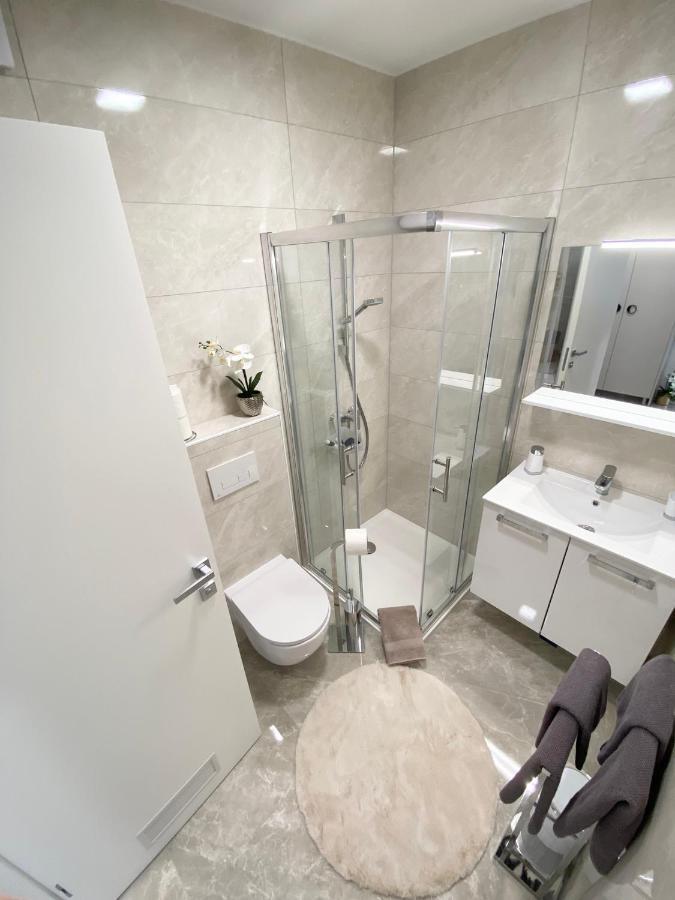 Apartment "50 Shades" With Balcony And Free Parking In The Garage Zadar Exterior photo