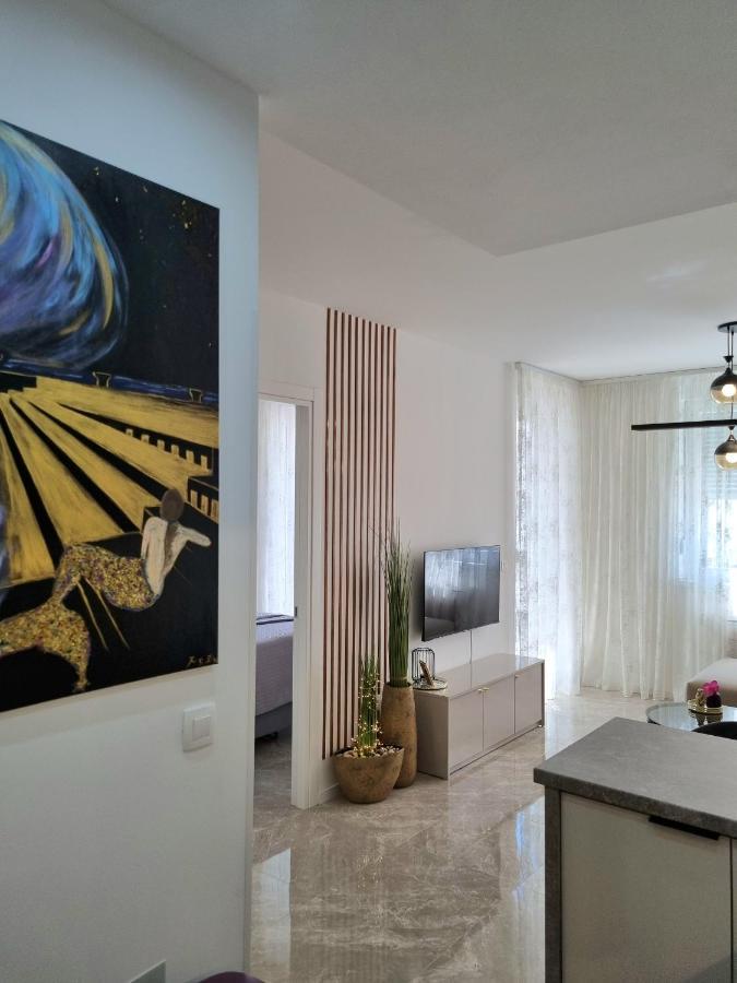 Apartment "50 Shades" With Balcony And Free Parking In The Garage Zadar Exterior photo