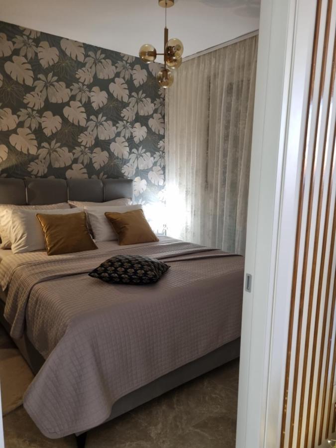 Apartment "50 Shades" With Balcony And Free Parking In The Garage Zadar Exterior photo