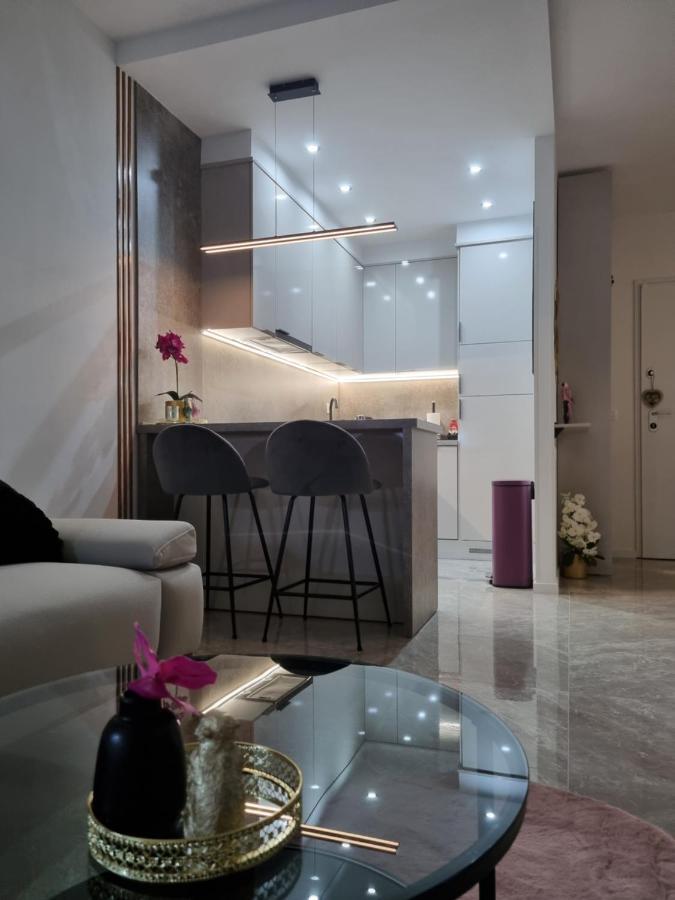 Apartment "50 Shades" With Balcony And Free Parking In The Garage Zadar Exterior photo