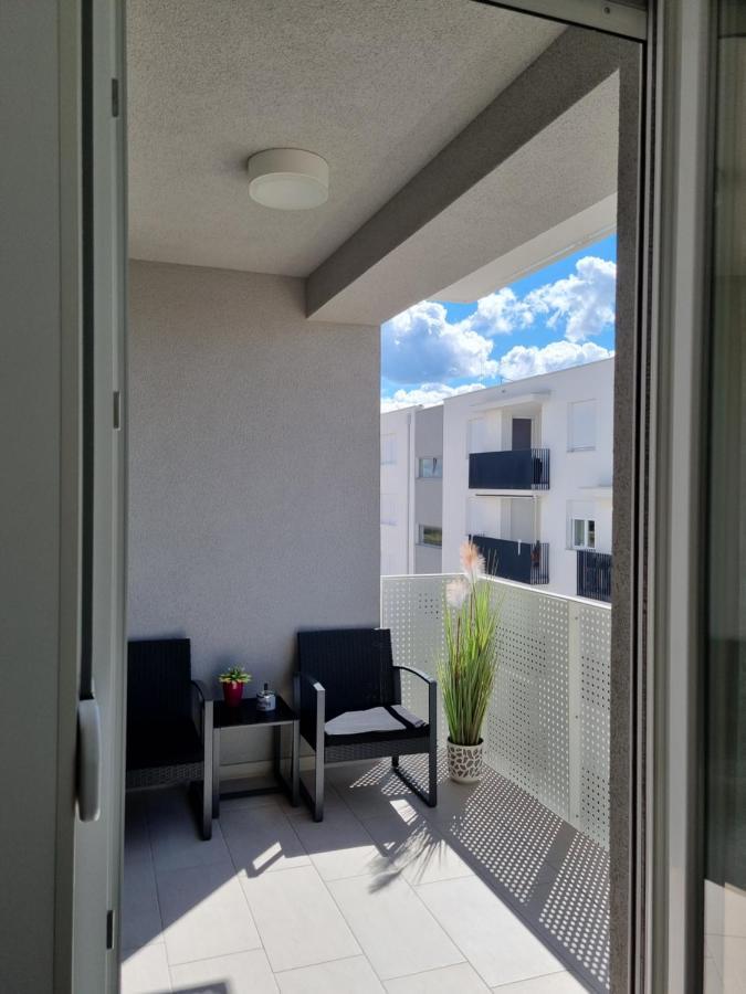 Apartment "50 Shades" With Balcony And Free Parking In The Garage Zadar Exterior photo
