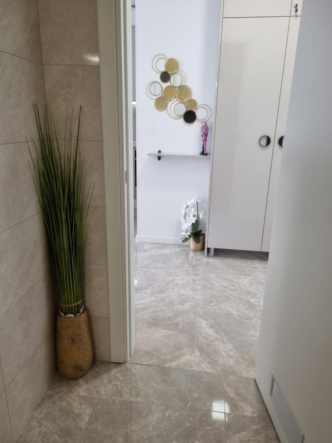 Apartment "50 Shades" With Balcony And Free Parking In The Garage Zadar Exterior photo
