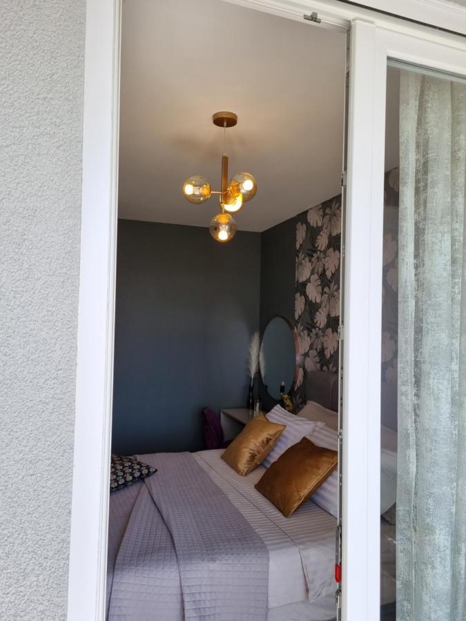 Apartment "50 Shades" With Balcony And Free Parking In The Garage Zadar Exterior photo