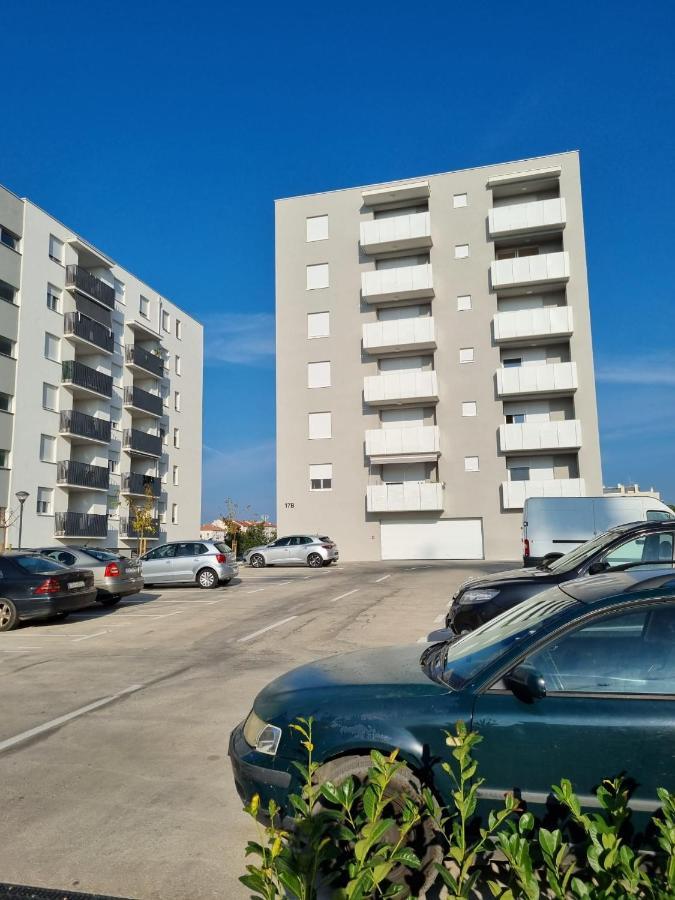Apartment "50 Shades" With Balcony And Free Parking In The Garage Zadar Exterior photo